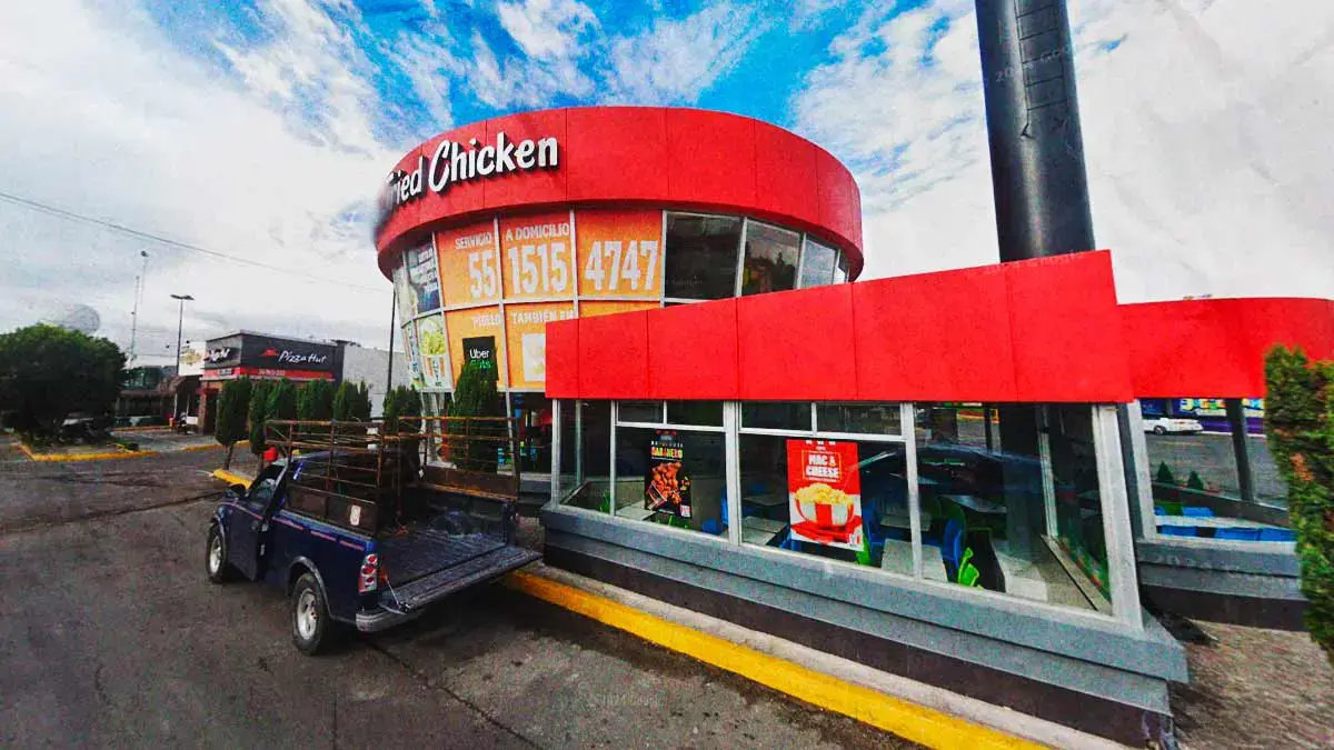 Sujetos armados asaltan KFC en Mayorazgo, Puebla; roban dinero y pertenencias de clientes