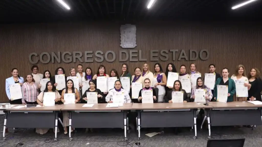 Congreso del Estado fue sede del 3er aniversario del colectivo Por las Mujeres de Puebla