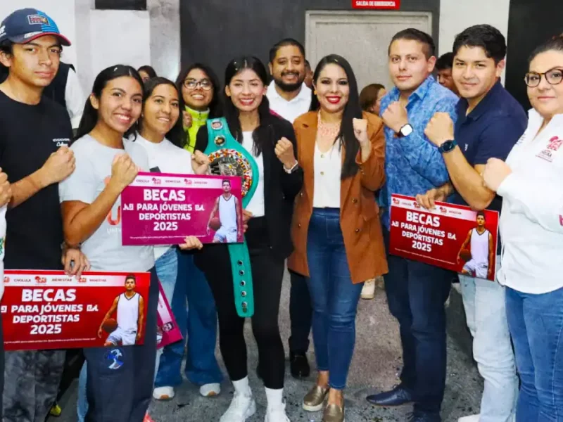 En compañía de Gaby “La Bonita” Sánchez, Tonantzin Fernández entrega becas a jóvenes deportistas y universitarios