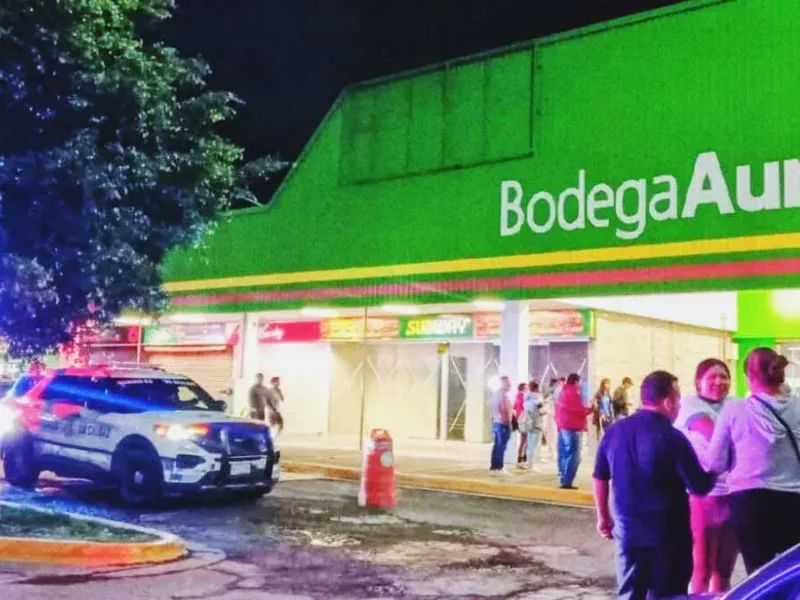 Sujetos armados asaltaron Bodega Aurrera de Xilotzingo; se llevaron varios celulares