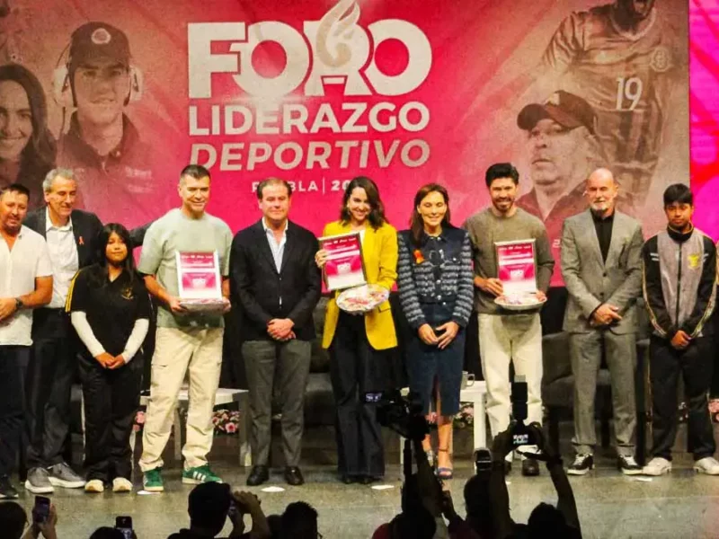 Foro “Liderazgo Deportivo” motiva a jóvenes poblanos con historias de superación