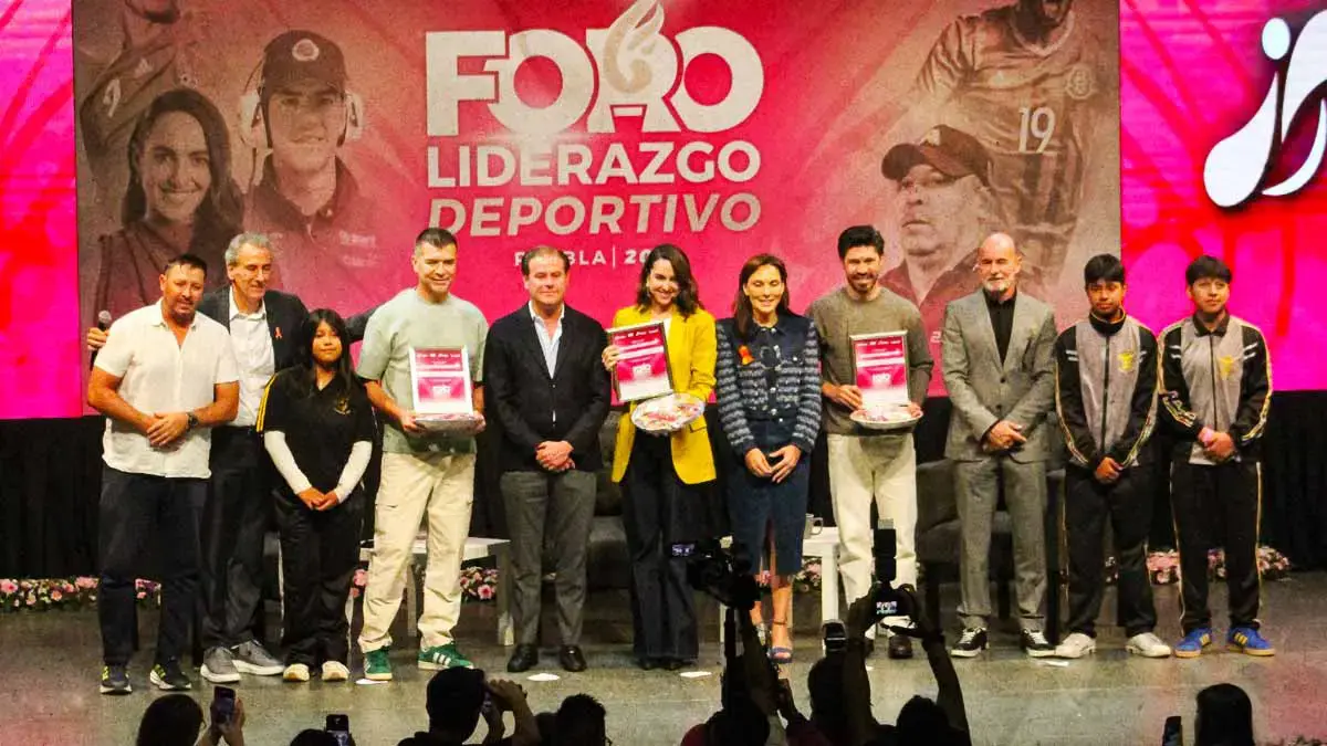 Foro “Liderazgo Deportivo” motiva a jóvenes poblanos con historias de superación