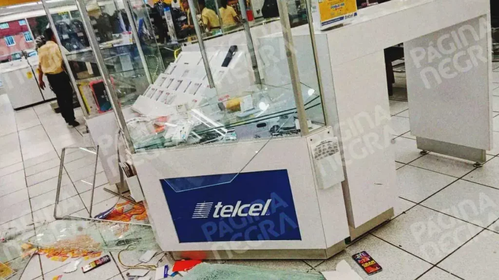 Asaltan Coppel Chapulco en Puebla; ladrones rompen vitrinas y huyen con celulares
