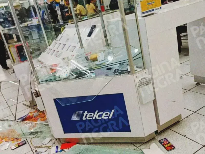 Asaltan Coppel Chapulco en Puebla; ladrones rompen vitrinas y huyen con celulares