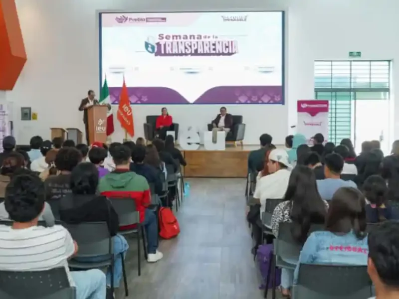 Acerca Gobierno de la Ciudad temas de transparencia y datos personales a estudiantes de la Universidad IEU