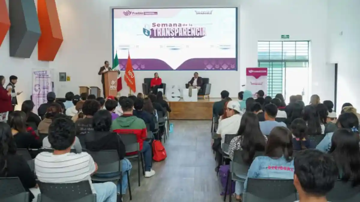 Acerca Gobierno de la Ciudad temas de transparencia y datos personales a estudiantes de la Universidad IEU
