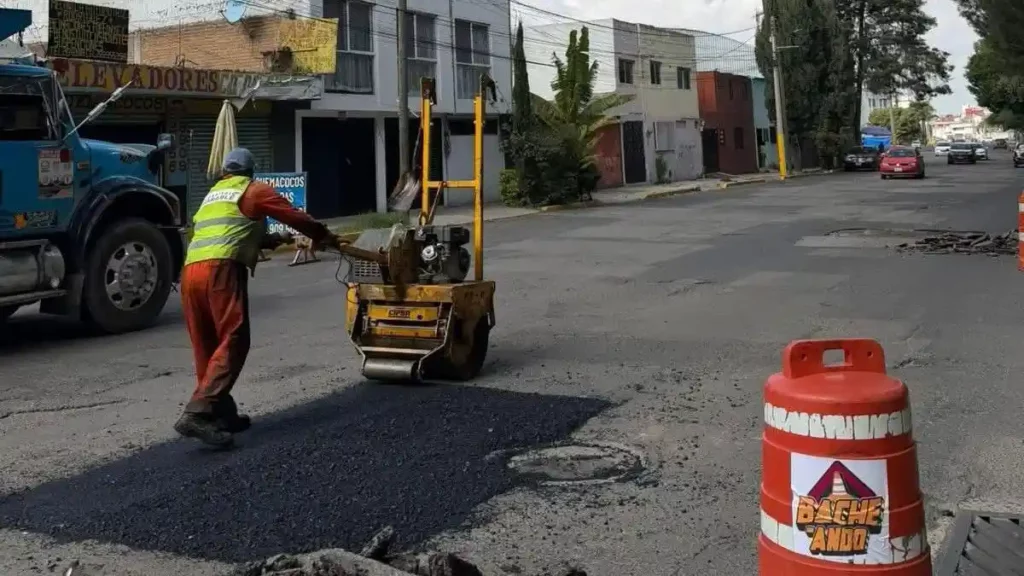 Campaña Capitalina Bacheando Puebla: refuerza atención en vialidades secundarias de la capital