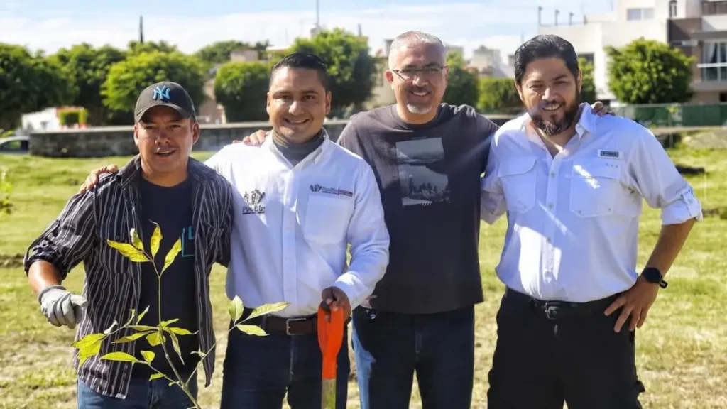 Continúa Gobierno de la Ciudad reforestando colonias de la capital con 590 árboles