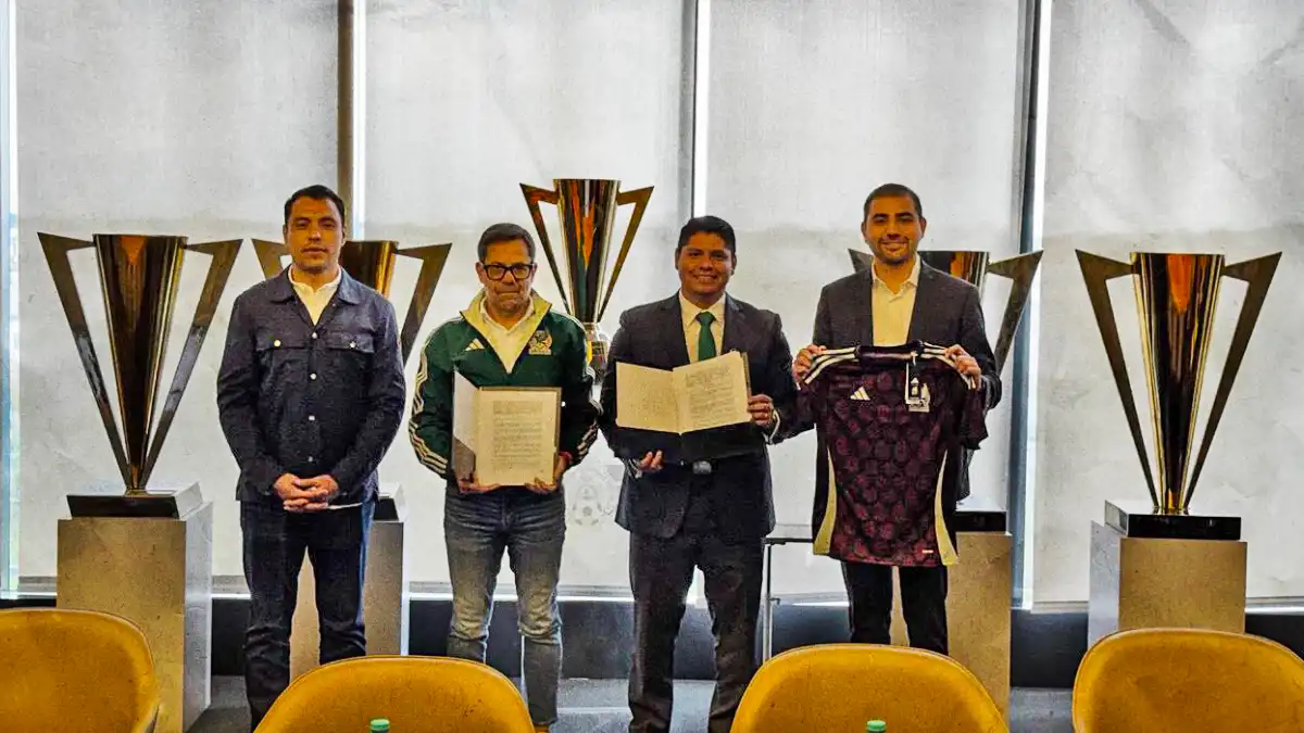 Omar Muñoz firma convenio de colaboración con la FEMEXFUT