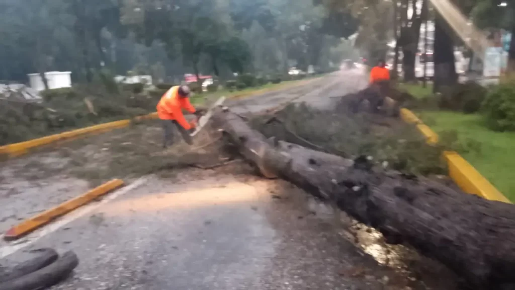 Activa Gobierno de la Ciudad protocolo de seguridad y limpieza urbana por lluvias