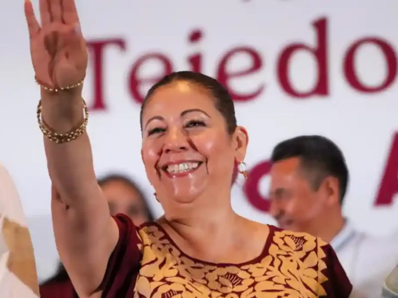 Rinde protesta Laura Artemisa García como Tejedora de la Patria