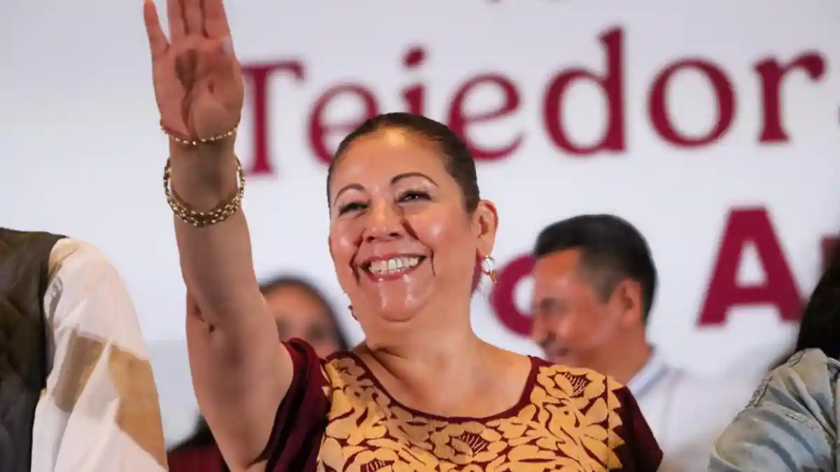 Rinde protesta Laura Artemisa García como Tejedora de la Patria