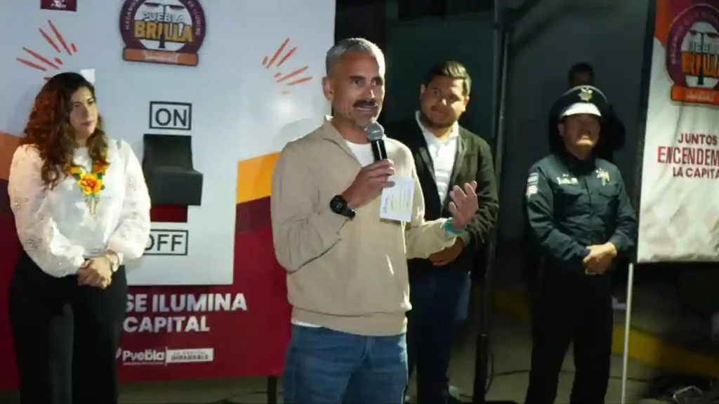 Inaugura Gobierno de Pepe Chedraui iluminación con tecnología LED en la colonia del Valle