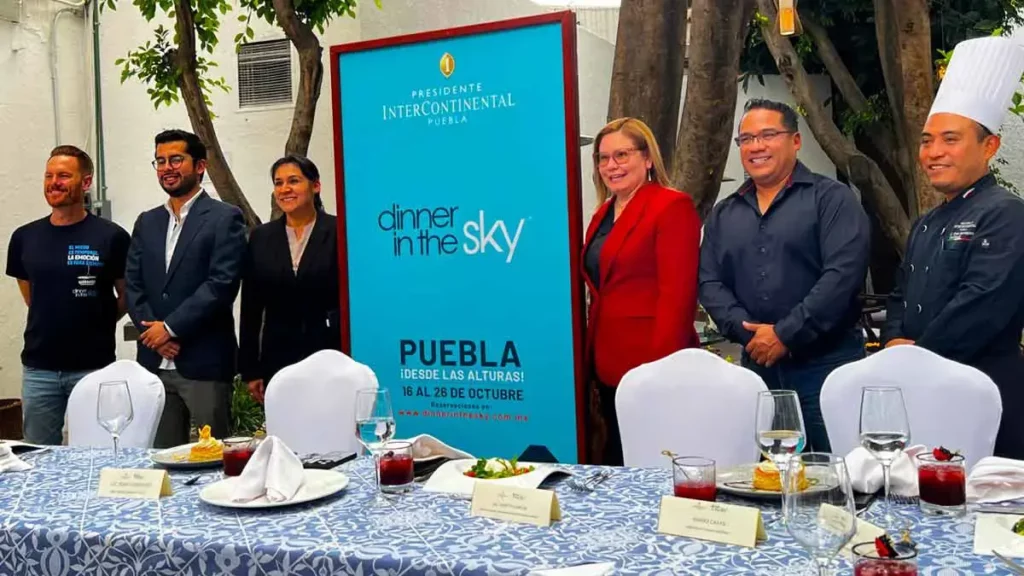 Conoce el menú que ofrecerá Dinner in the Sky Puebla, una experiencia culinaria aérea