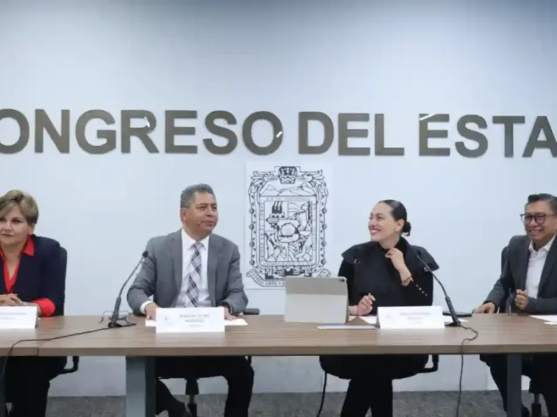 Comisión del Congreso exhorta a servidores públicos a trabajar con legalidad y brindar atención de calidad a la población