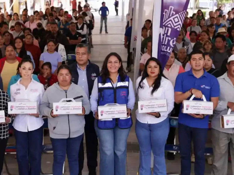 Beneficia Lupita Cuautle a 500 familias con entrega de focos ahorradores