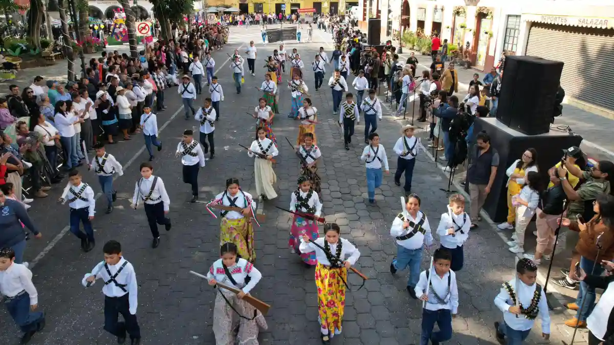 Ariadna Ayala convoca a participar en el Desfile Cívico por el CXV aniversario de la Revolución Mexicana en Atlixco