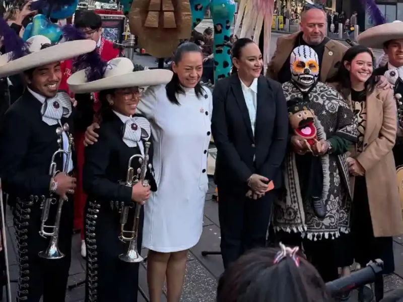 Ariadna Ayala, presidenta de Atlixco, lleva el arte y la tradición del municipio a Times Square 