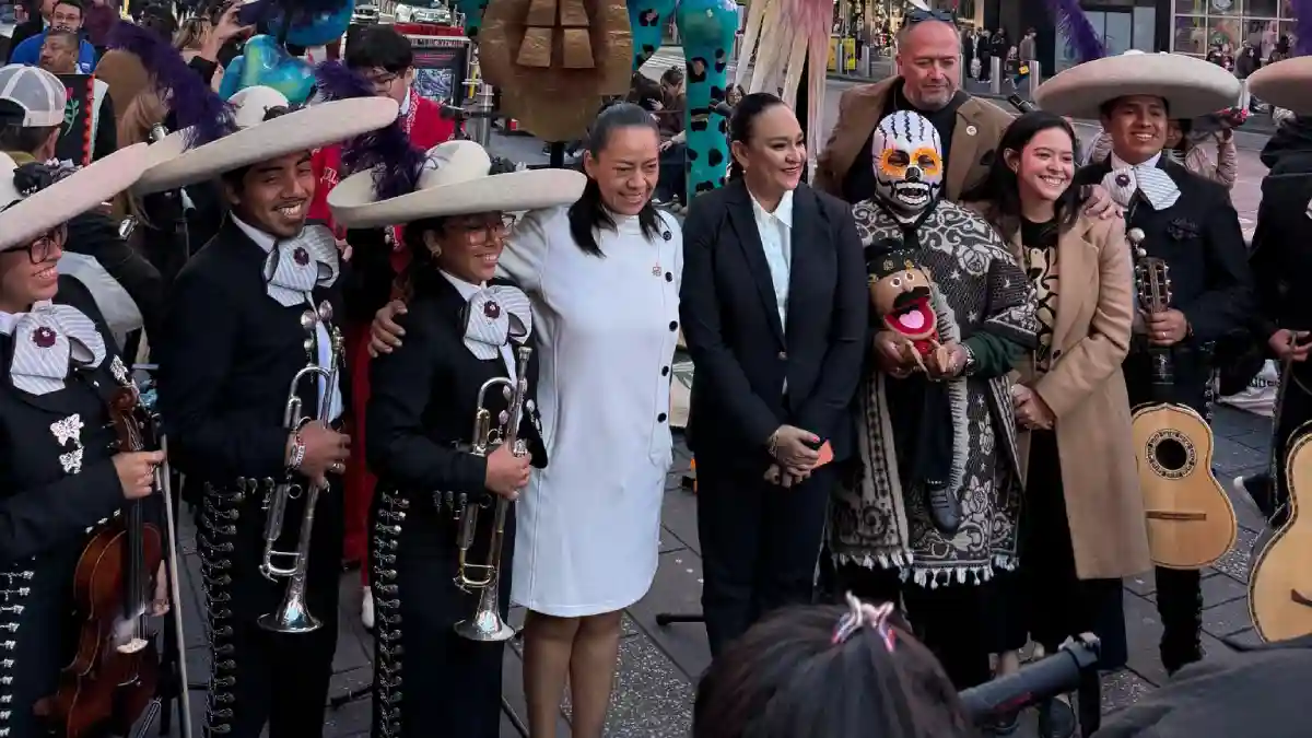 Ariadna Ayala, presidenta de Atlixco, lleva el arte y la tradición del municipio a Times Square 