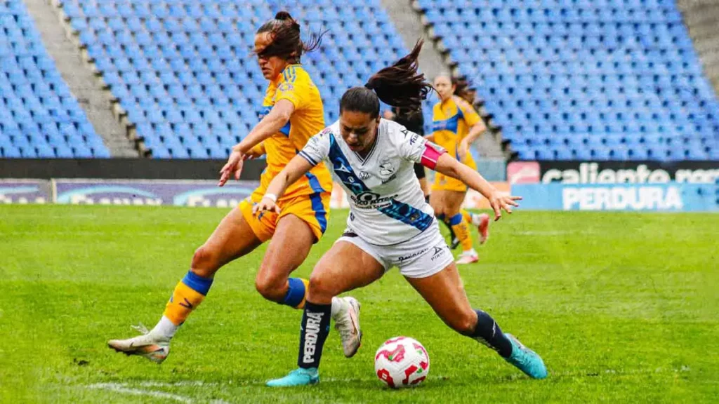 Club Puebla Femenil y Tigres se enfrentan en un duelo lleno de contrastes