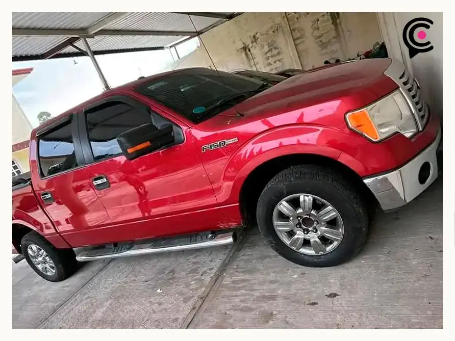 Grupo armado asalta casa en Tecamachalco; roba cuatro vehículos y 180 mil pesos