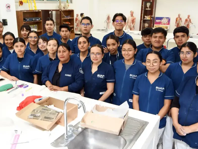 La Licenciatura en Podología forma profesionales en la atención integral de las extremidades inferiores del cuerpo humano