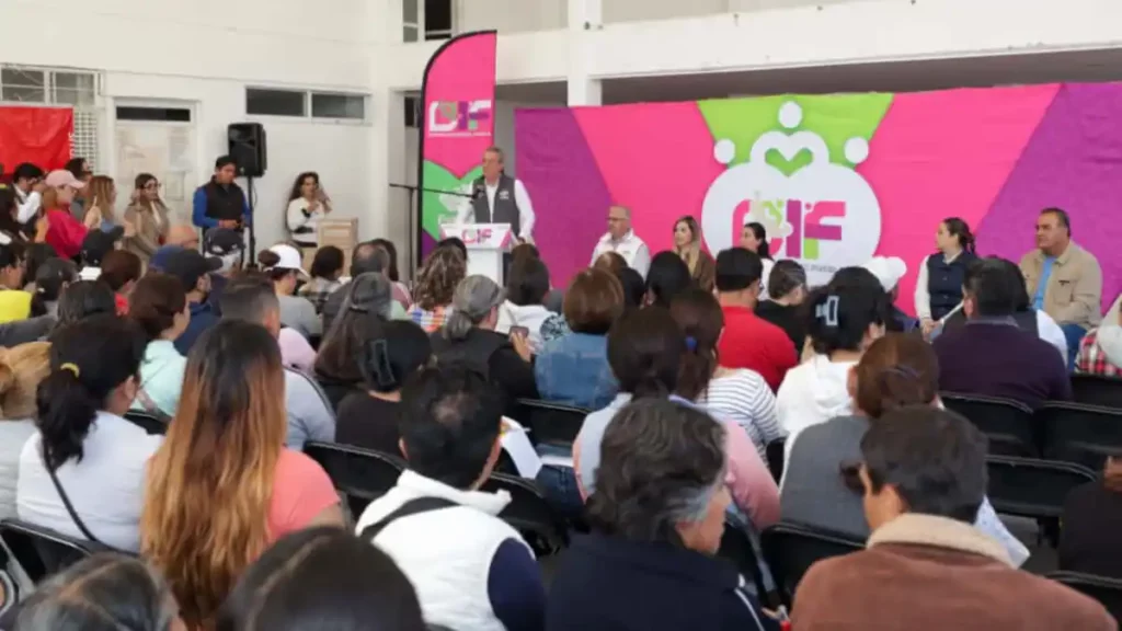 Entrega Pepe Chedraui apoyos alimentarios a familias de San Baltazar Campeche