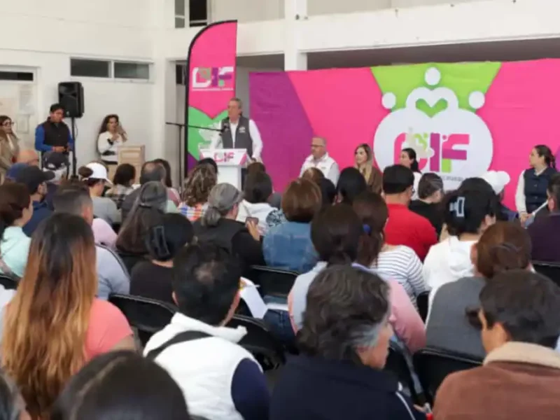 Entrega Pepe Chedraui apoyos alimentarios a familias de San Baltazar Campeche