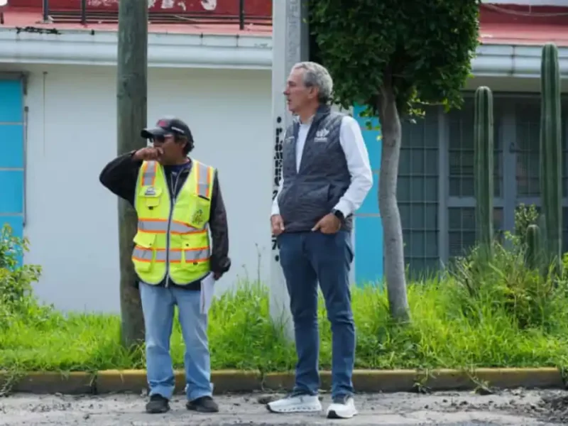 Supervisa Pepe Chedraui trabajos de bacheo en la colonia Las Ánimas