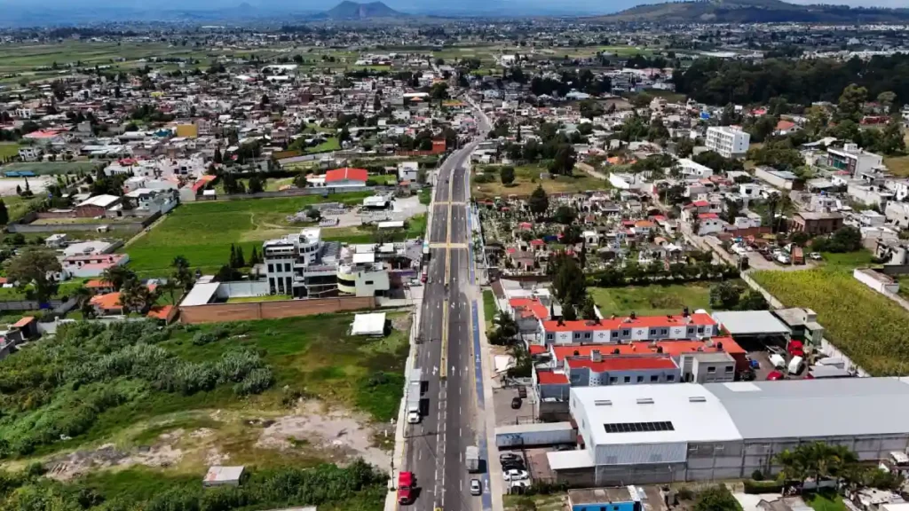 Impulsa Lupita Cuautle la rehabilitación vial en San Francisco Acatepec