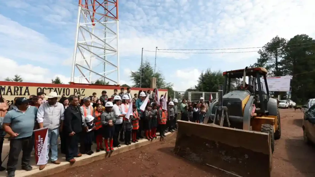 #EscuelasDe10: Bety Sánchez inaugura techado de primaria e inicia pavimentación de calle
