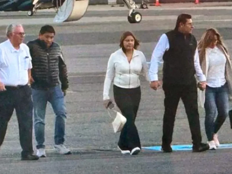 Difunden imágenes de viaje privado de Alejandro Armenta; Gobierno de Puebla niega uso de recursos públicos