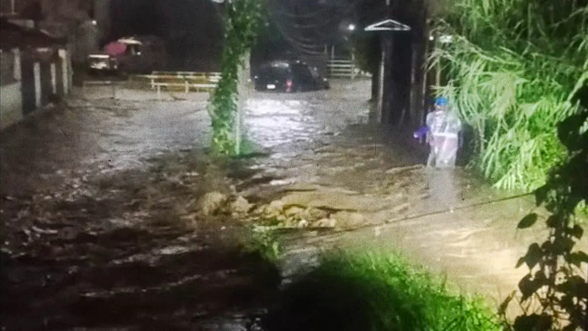Desbordamiento de ríos deja sin energía eléctrica a pobladores de Huauchinango; comunidades solicitan ayuda