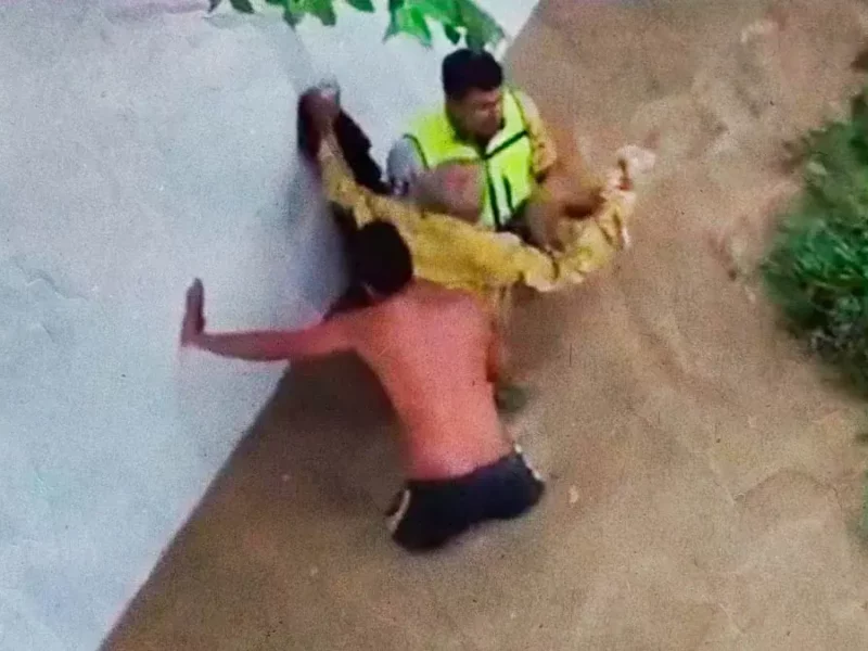 Rescataron a un adulto mayor y sus 13 perros de río Pantepec desbordado en Veracruz