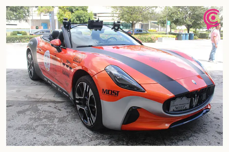 Auto Maserati (autónomo).