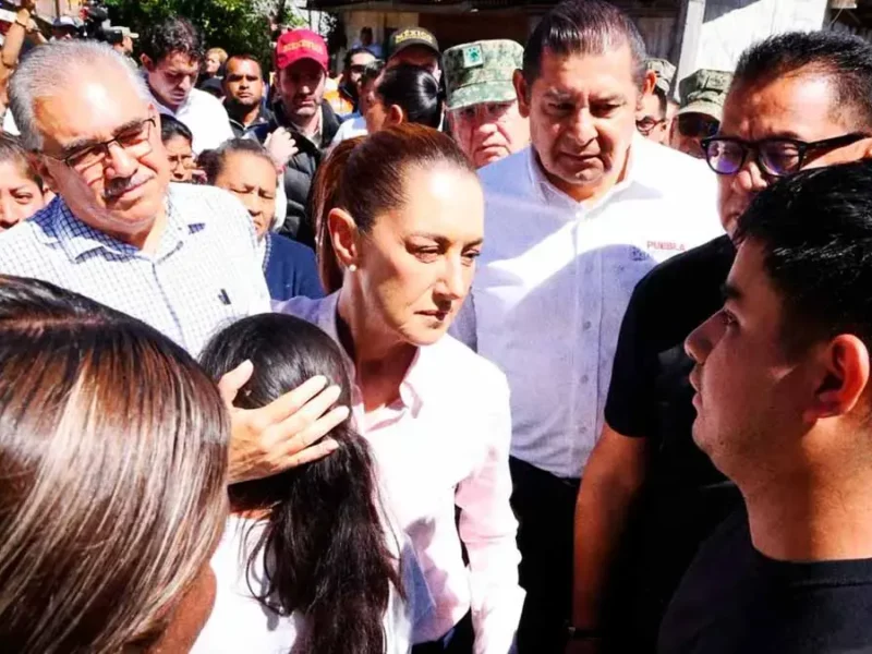 Pobladores de Huauchinango exhiben inoperancia del alcalde Rogelio López Angulo frente a Claudia Sheinbaum