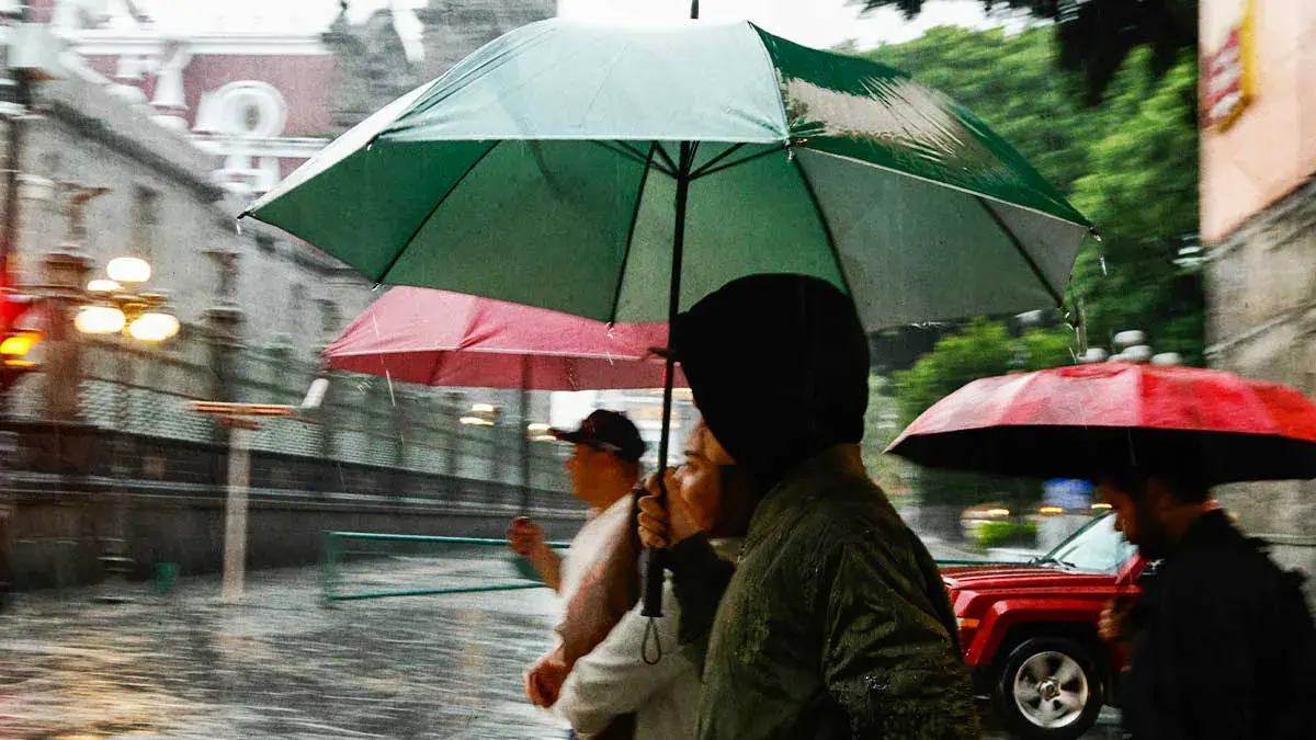 Fuertes lluvias dañaron 116 escuelas de Puebla; cancelan clases