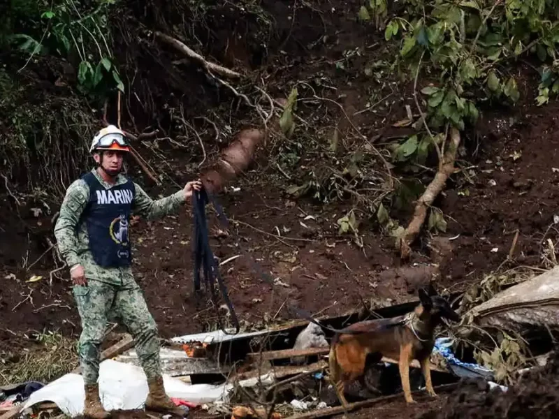 Familia muere sepultada tras deslave provocado por intensas lluvias en Huauchinango, Puebla