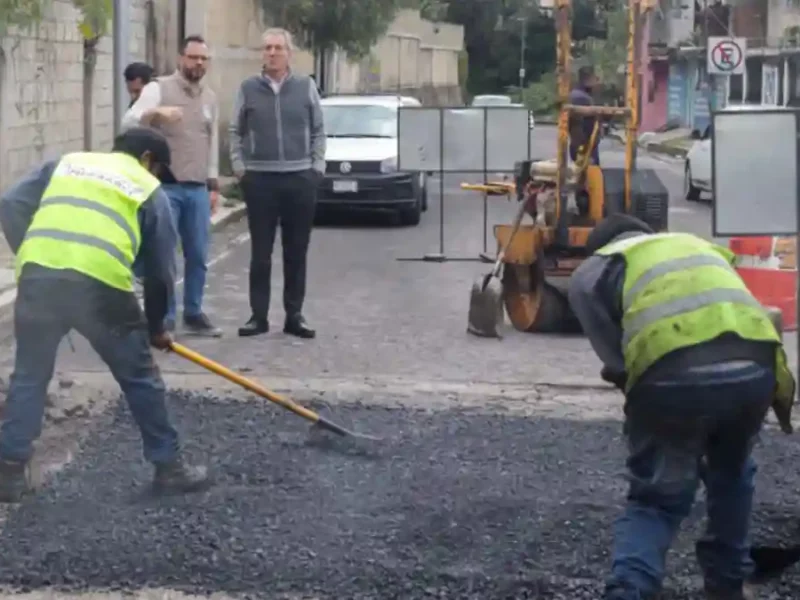 Supervisa Pepe Chedraui trabajos de bacheo en la colonia San José del Conde