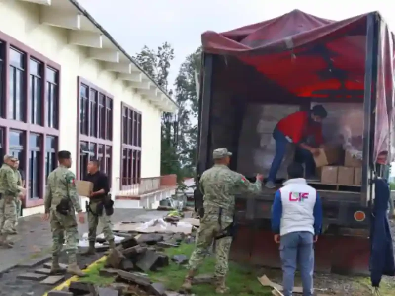 Entrega Gobierno de la Ciudad el apoyo alimentario a damnificados de Huauchinango