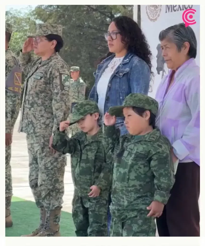 Niños se convierten en "soldados honorarios" del Ejército Mexicano en Puebla