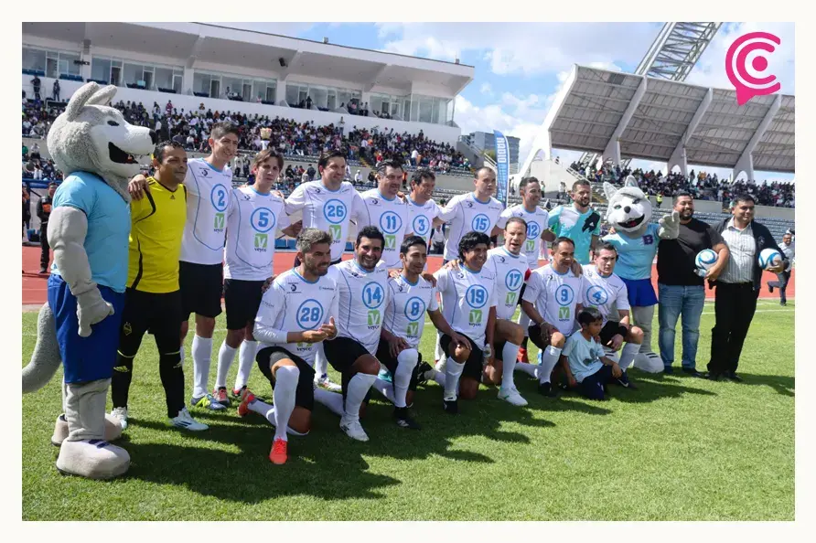 Leyendas del fútbol mexicano golean 4-2 al selectivo de la BUAP en amistoso