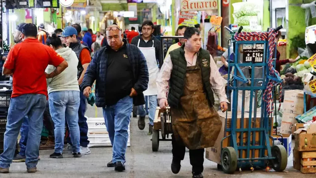 Mercados y tianguis de Puebla mejoran con Obra Comunitaria, presentan 60% de avance