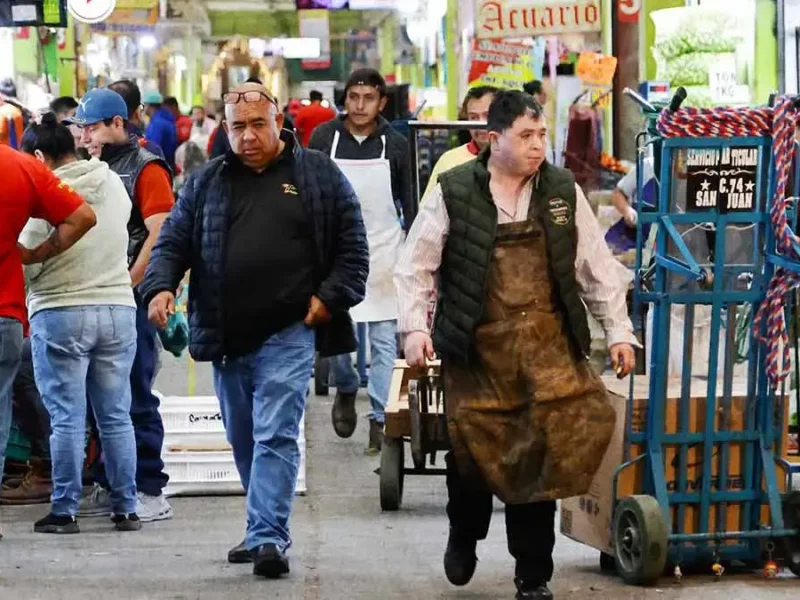 Mercados y tianguis de Puebla mejoran con Obra Comunitaria, presentan 60% de avance