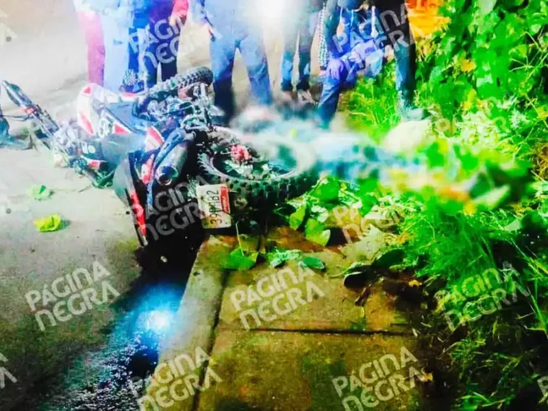 Motociclista murió tras chocar contra un poste en San Andrés Cholula