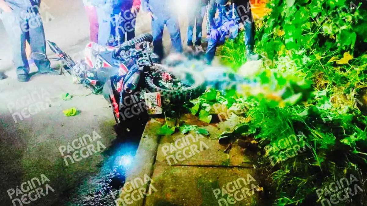 Motociclista murió tras chocar contra un poste en San Andrés Cholula