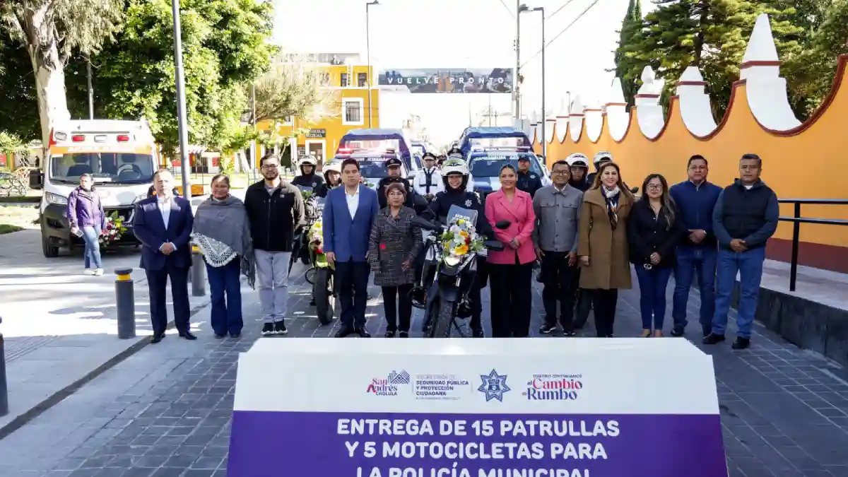 Entrega Lupita Cuautle 15 patrullas y 5 motocicletas para la Policía Municipal