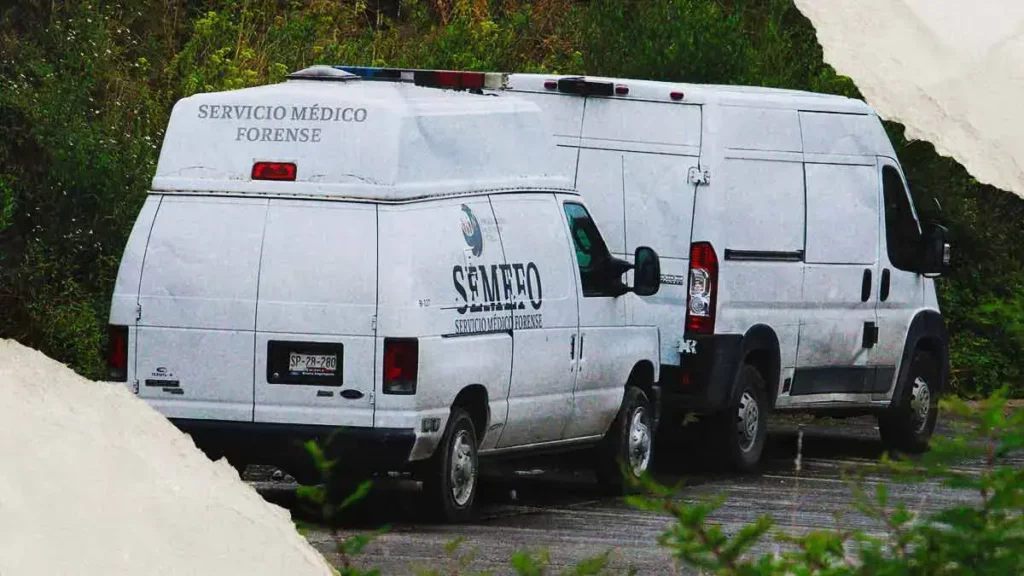 Encuentran cuerpo de hombre de talla baja entre Puebla y Tlaxcala; estaba rodeado de perros