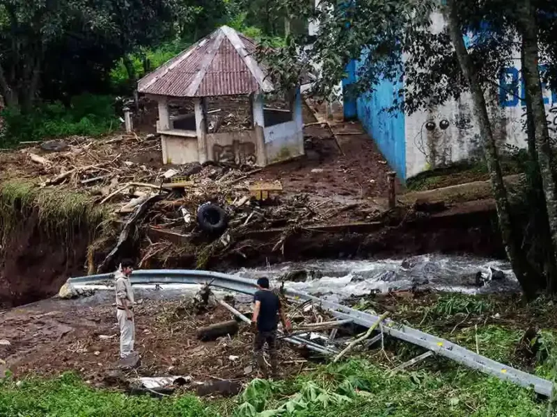 SEP y CAPCEE evalúan daños en escuelas de la Sierra Norte tras tormentas tropicales