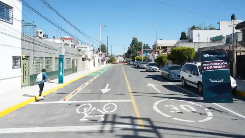 Entrega Gobierno de la Ciudad infraestructura vial en la colonia Aquiles Serdán